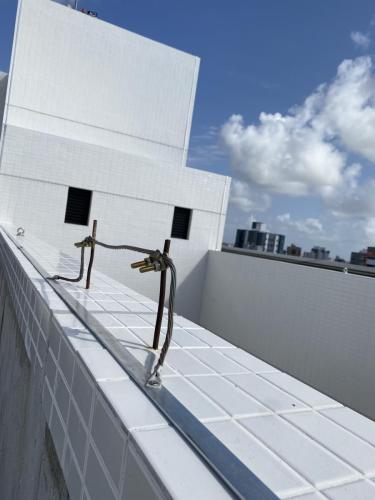 MONTAGEM SISTEMAS DE SPDA EM FITAS DE ALUMINIO
